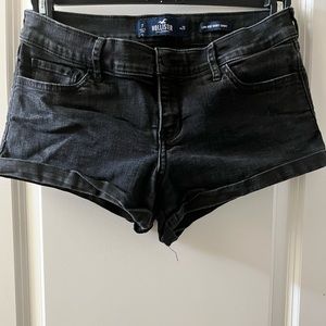 Hollister Low-Rise Short-Short Sz 7 / w28